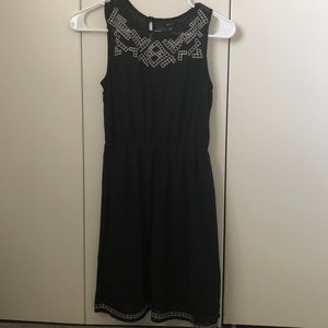 Black Block Embroidered Sleeveless Dress